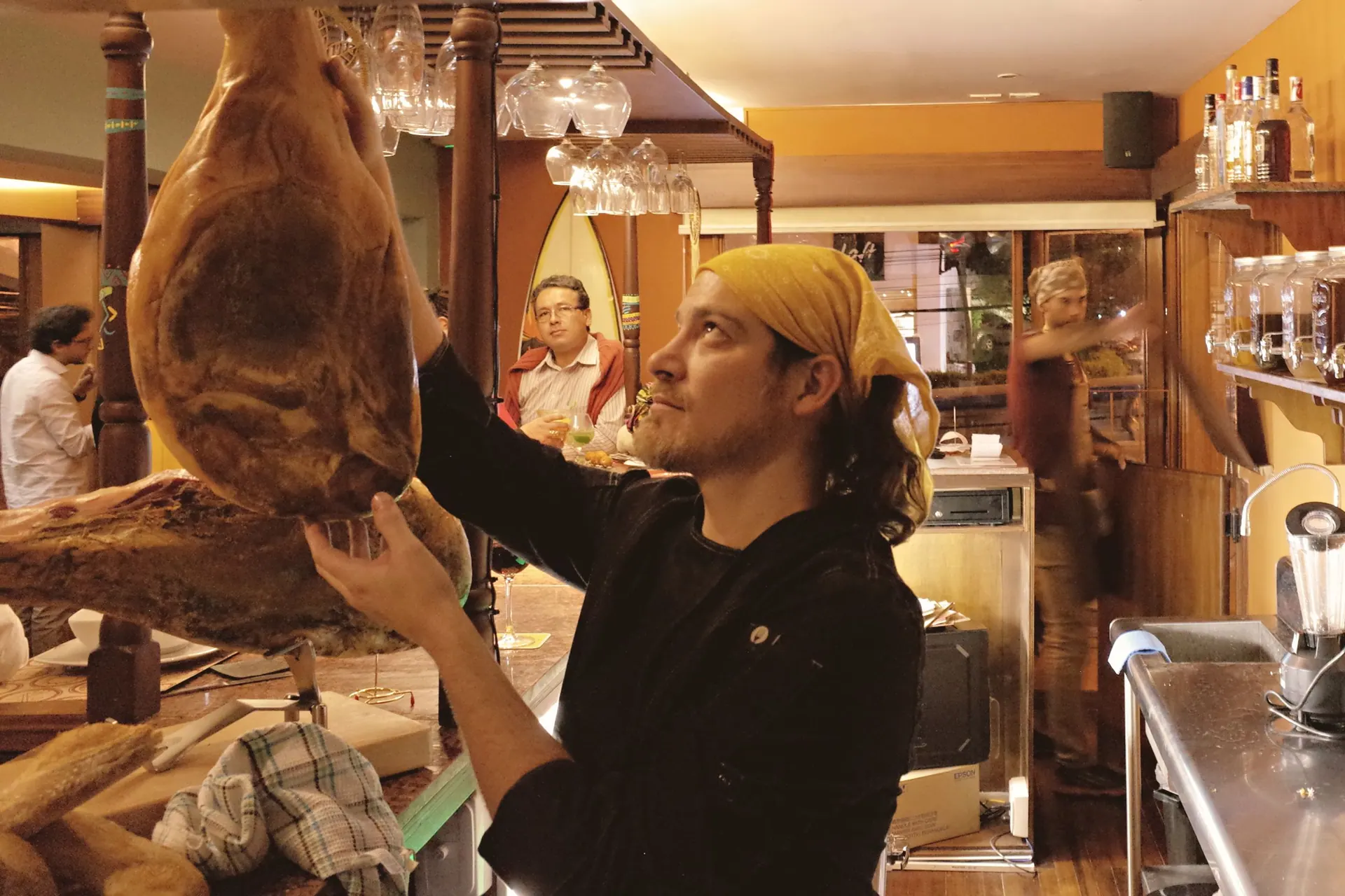 Jesse Vos snijdt ham
